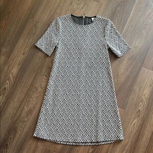 H&M Black and White Geometric Midi Shift Dress